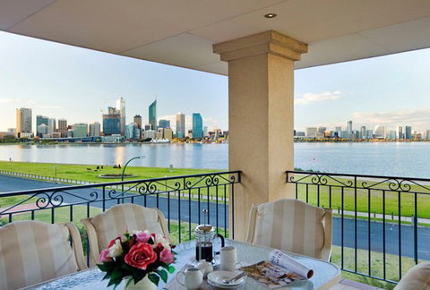 The Peninsula - Accommodation Gladstone 1
