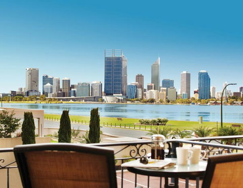 The Peninsula - Accommodation Gladstone 2