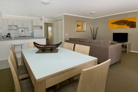 South Pacific Apartments - Accommodation Gladstone 5