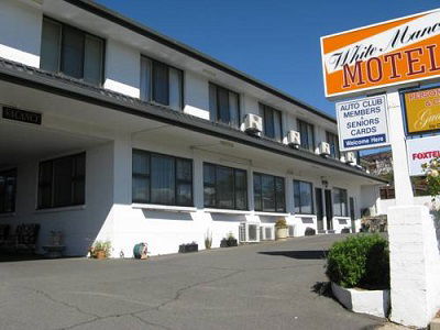White Manor Motel - Accommodation Gladstone 0