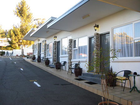 White Manor Motel - Accommodation Gladstone 1