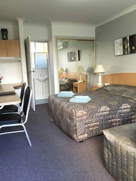 White Manor Motel - Accommodation Gladstone 4