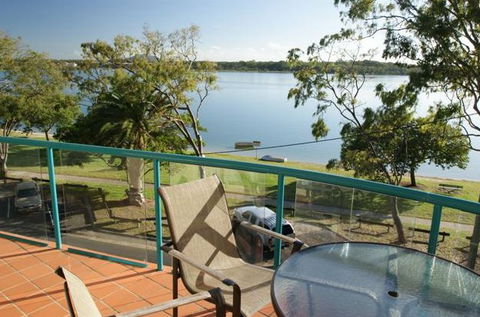 The Esplanade Picnic Point - Accommodation Gladstone 3
