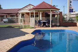 Roma Mid Town Motor Inn - Accommodation Gladstone 0
