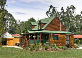 Mystic Mountains Holiday Cottages - Accommodation Gladstone 0