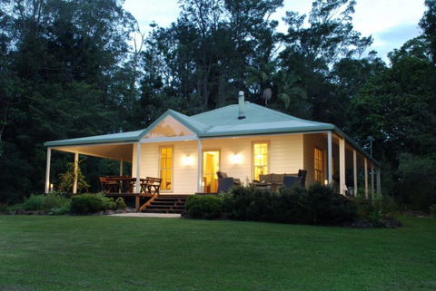 Fernridge Farm Cottage - Accommodation Gladstone 1