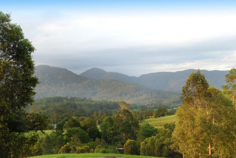 Fernridge Farm Cottage - Accommodation Gladstone 2