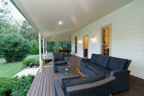 Fernridge Farm Cottage - Accommodation Gladstone 3