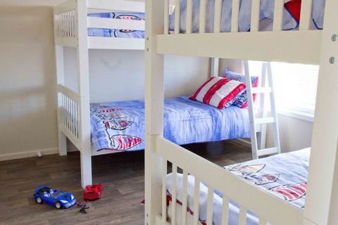 Coral Sands Luxury Beach House - Accommodation Gladstone 5