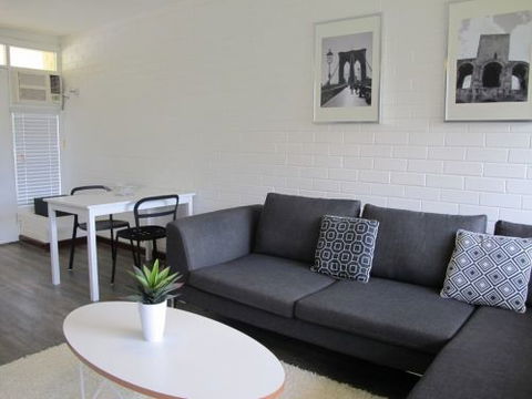 Staywest Apartments - Accommodation Gladstone 5