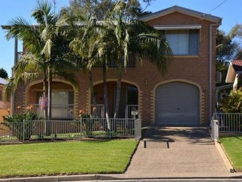 Tomakin NSW Accommodation Gladstone