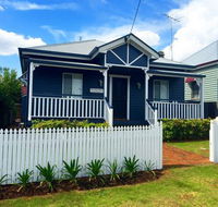 The Blue Cottage on Kent - Accommodation Gladstone