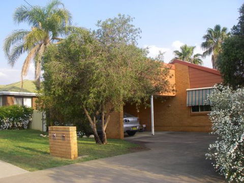Szephora House - Accommodation Gladstone 1