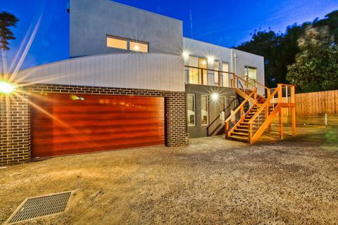 MORNINGTON PENINSULA ACCOMMODATION BEACH HOUSE - Accommodation Gladstone 0