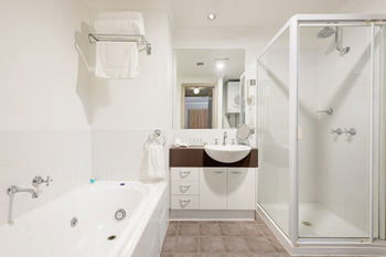 Ringwood Royale - Accommodation Gladstone 4