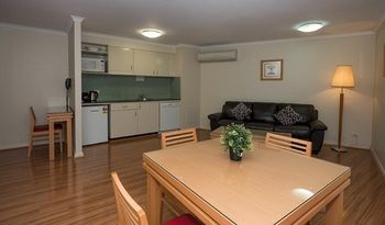 Napoleon On Kent - Accommodation Gladstone 7