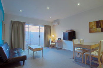Buckingham International Serviced Apartments - Accommodation Gladstone 7