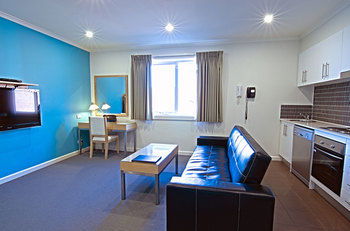 Buckingham International Serviced Apartments - Accommodation Gladstone 10
