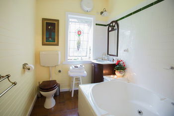 Adeline Bed And Breakfast - Accommodation Gladstone 13