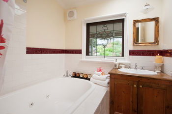Adeline Bed And Breakfast - Accommodation Gladstone 37