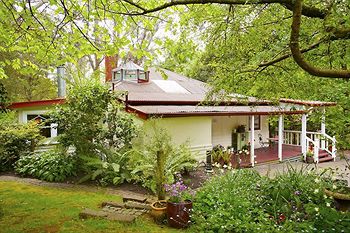 Adeline Bed And Breakfast - Accommodation Gladstone 0