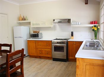 Pokolbin Village - Accommodation Gladstone 2