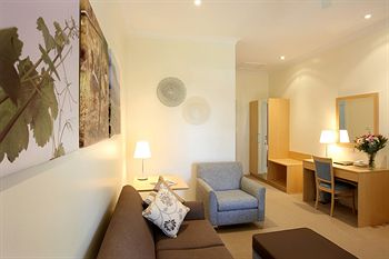 Pokolbin Village - Accommodation Gladstone 5