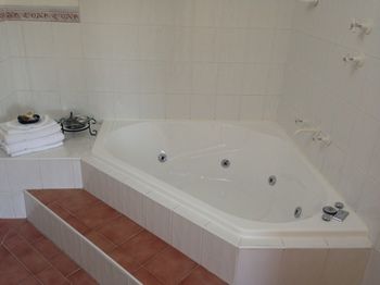 Valley Of The Waters B&B - Accommodation Gladstone 8