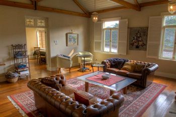 Tizzana Winery Bed & Breakfast - Accommodation Gladstone 1