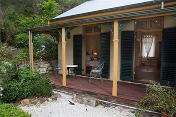 Tizzana Winery Bed & Breakfast - Accommodation Gladstone 3