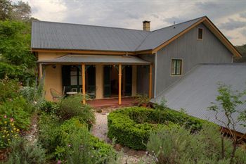 Tizzana Winery Bed & Breakfast - Accommodation Gladstone 6