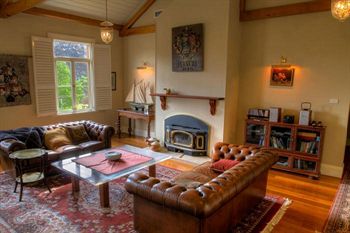 Tizzana Winery Bed & Breakfast - Accommodation Gladstone 7