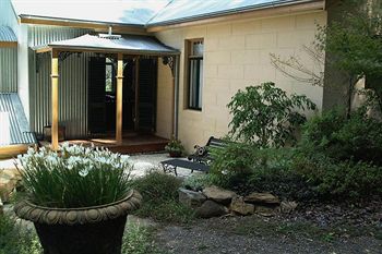 Tizzana Winery Bed & Breakfast - Accommodation Gladstone 8
