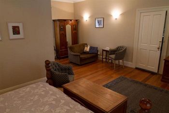 Tizzana Winery Bed & Breakfast - Accommodation Gladstone 10