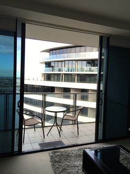 Apartments Melbourne Domain - Docklands - Accommodation Gladstone 1