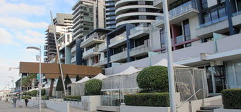 Apartments Melbourne Domain - Docklands - Accommodation Gladstone 5
