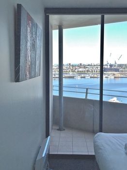 Apartments Melbourne Domain - Docklands - Accommodation Gladstone 7