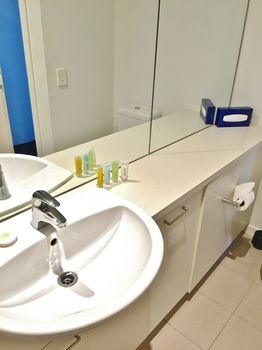 Apartments Melbourne Domain - Docklands - Accommodation Gladstone 8