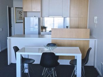 Apartments Melbourne Domain - Docklands - Accommodation Gladstone 10
