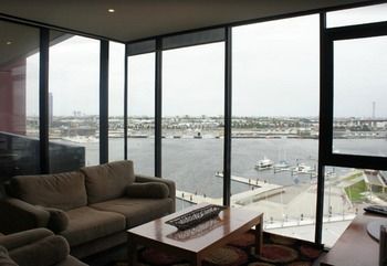 Apartments Melbourne Domain - Docklands - Accommodation Gladstone 13