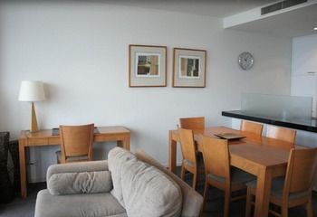 Apartments Melbourne Domain - Docklands - Accommodation Gladstone 14