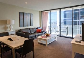 Apartments Melbourne Domain - Docklands - Accommodation Gladstone 15