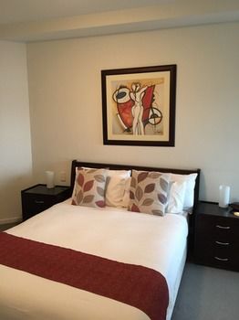 Apartments Melbourne Domain - Docklands - Accommodation Gladstone 17