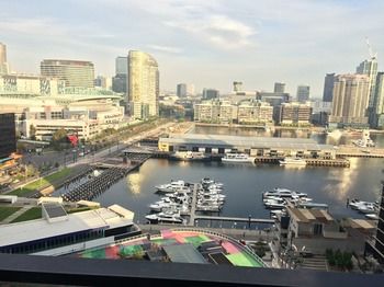 Apartments Melbourne Domain - Docklands - Accommodation Gladstone 22