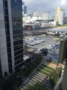 Apartments Melbourne Domain - Docklands - Accommodation Gladstone 26
