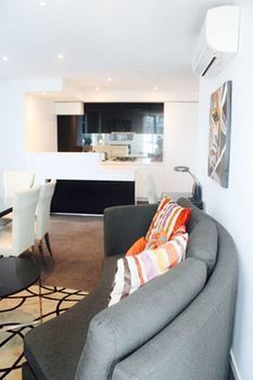 Apartments Melbourne Domain - Docklands - Accommodation Gladstone 38