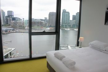 Apartments Melbourne Domain - Docklands - Accommodation Gladstone 45