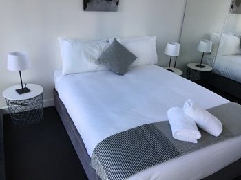 Apartments Melbourne Domain - Docklands - Accommodation Gladstone 59