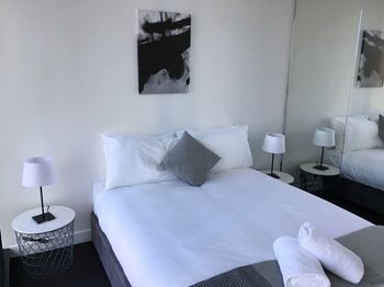 Apartments Melbourne Domain - Docklands - Accommodation Gladstone 60