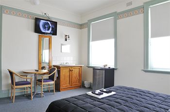 Hotel Gosford - Accommodation Gladstone 1